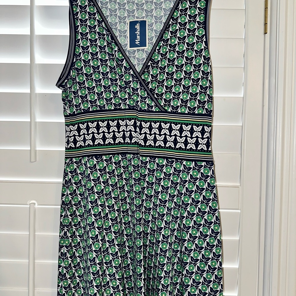 Max Studio Green and Black Patterned Top